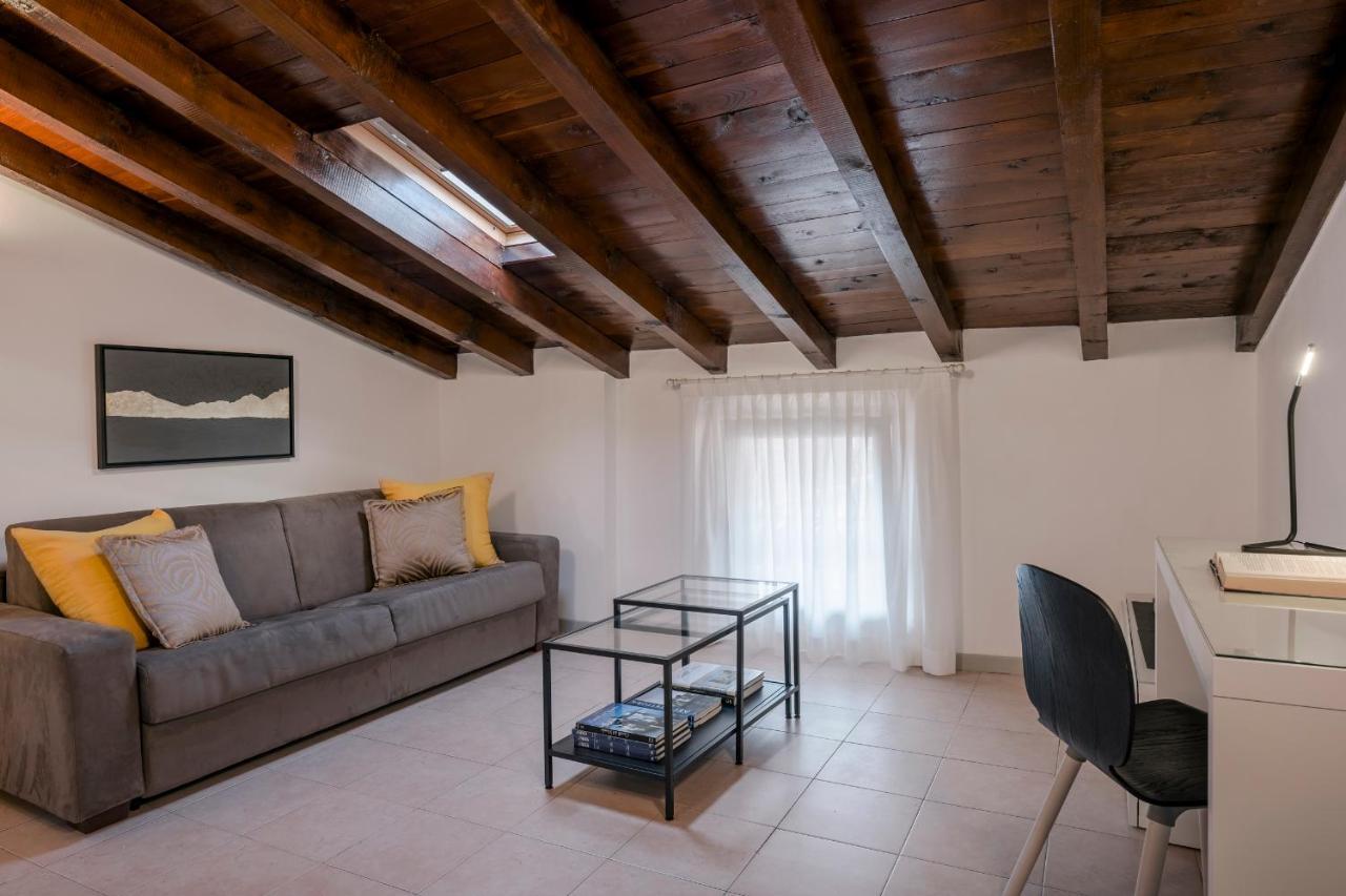 Lovely Mansard Iseo Portelle Holiday With Private Parking And Bike Storage Exteriér fotografie