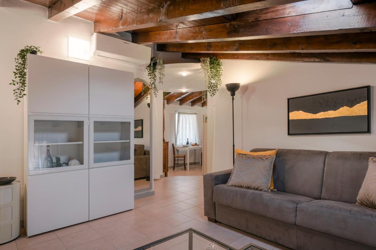 Lovely Mansard Iseo Portelle Holiday With Private Parking And Bike Storage Exteriér fotografie
