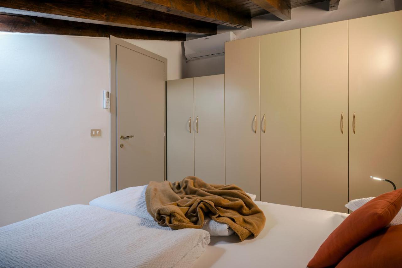 Lovely Mansard Iseo Portelle Holiday With Private Parking And Bike Storage Exteriér fotografie