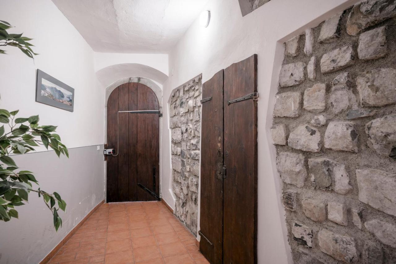 Lovely Mansard Iseo Portelle Holiday With Private Parking And Bike Storage Exteriér fotografie